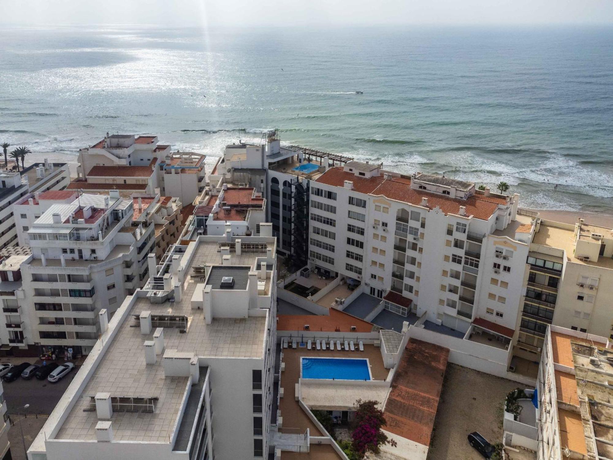 Caravelas 2-Bedroom Apartment With Pool - 50M From The Beach Armacao de Pera Ngoại thất bức ảnh